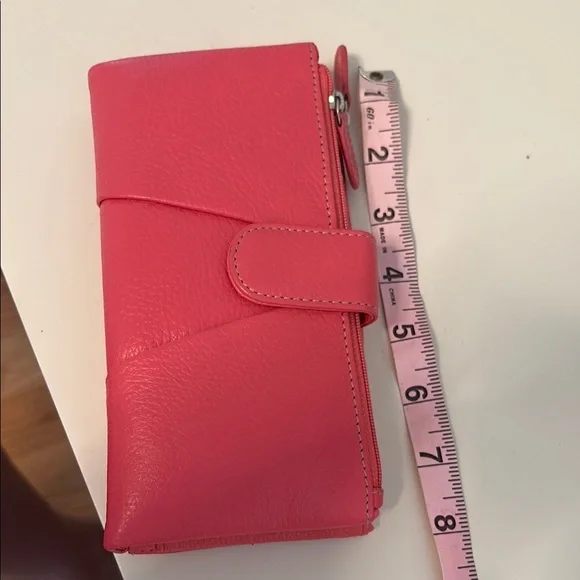 Muni NWT Pink Leather Women's Wallet - Picture 1 of 5